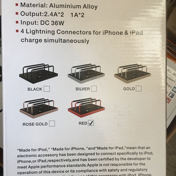 4 Port Charge Station for IPhone - Picture 4 of 4